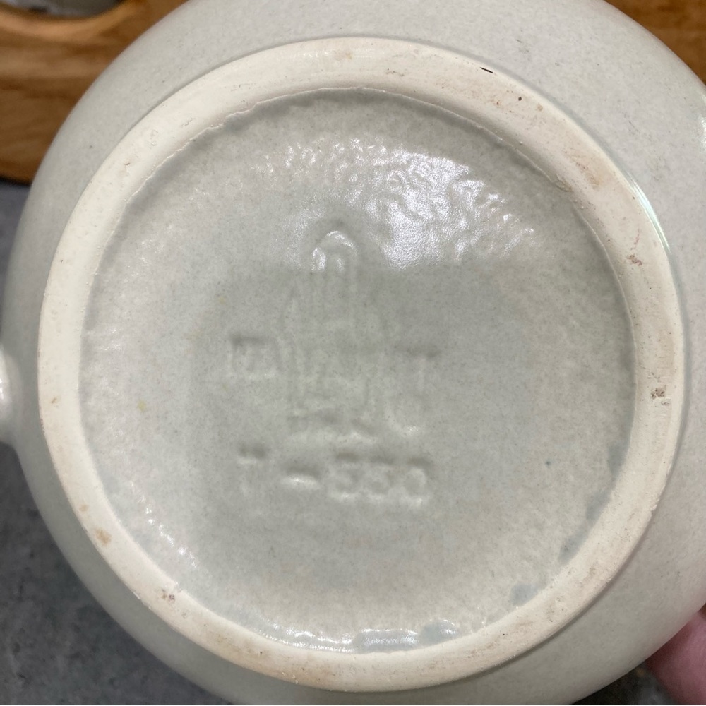 Pfaltzgraff Yorktowne tea pot with lid - Picture 9 of 11